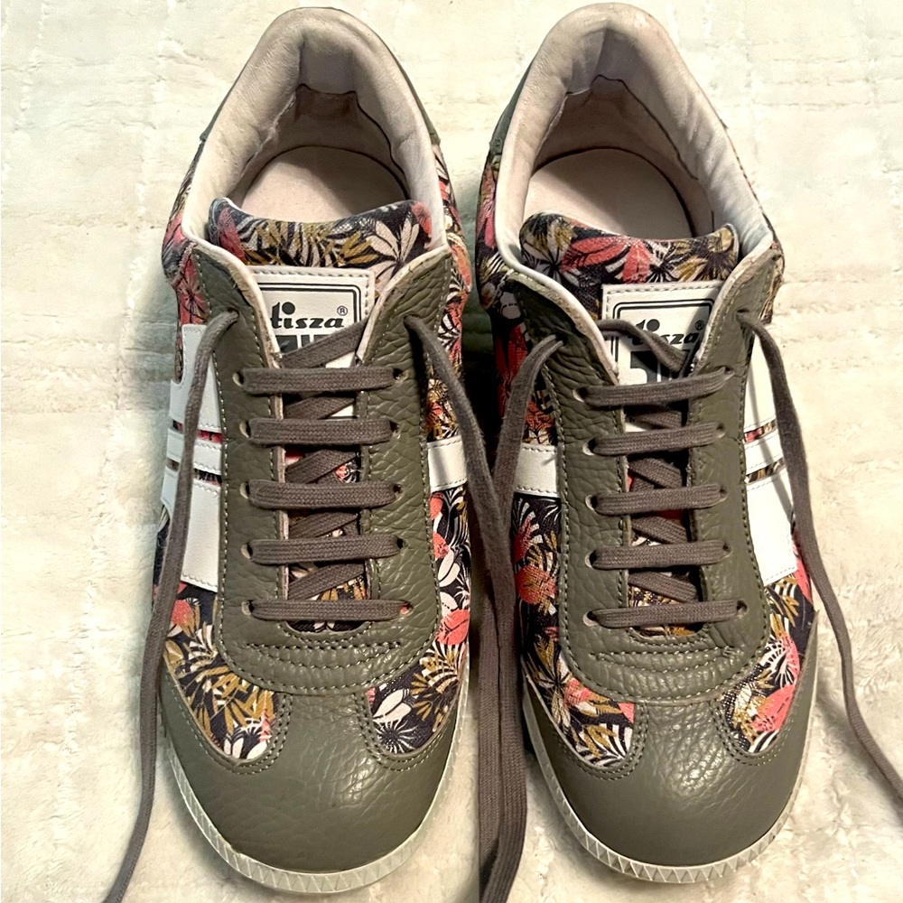Tisza Flowers Women Sneakers size 8.5